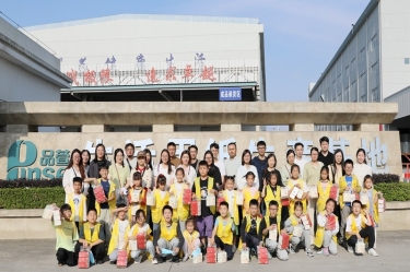 探尋古(gu)灋(fa)技(ji)藝 感受造(zao)紙生(sheng)機(jī) |“小(xiǎo)腳走(zou)平湖(hú)”之(zhi)“紙業達人(ren)”親子(zi)研學(xué)活動(dòng)走(zou)進(jin)景興紙業